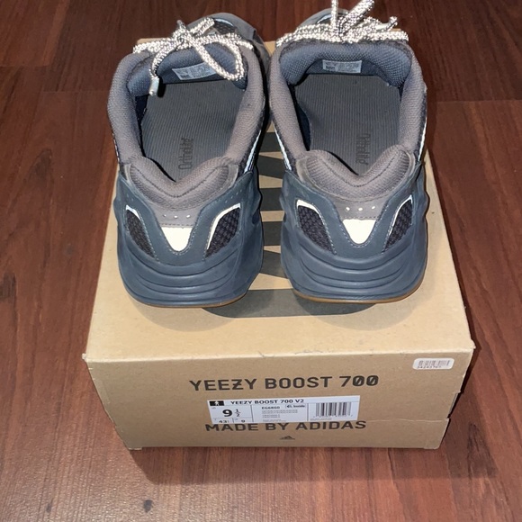 Yeezy boost 700 v2 Geode - Picture 5 of 10